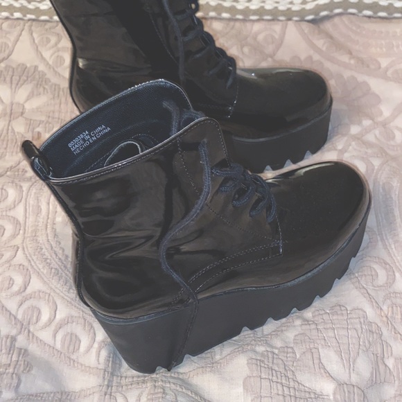 SOLD///PLATFORM CHUNKY HEELED BOOTS - Picture 6 of 6